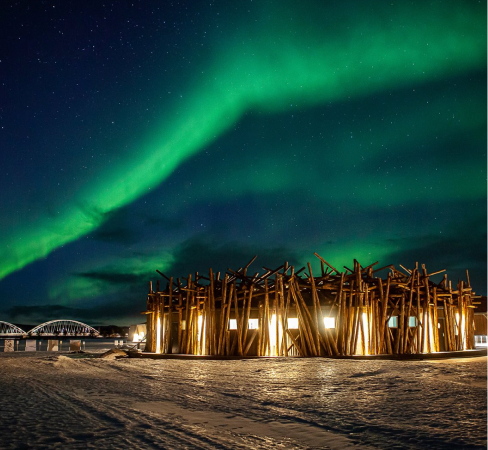 a hotel with the northern light above